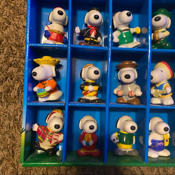 SNOOPY PEANUTS Collectable Box Figure Doll (28 bodies) wz/Box Vintage Rare - Picture 10 of 15